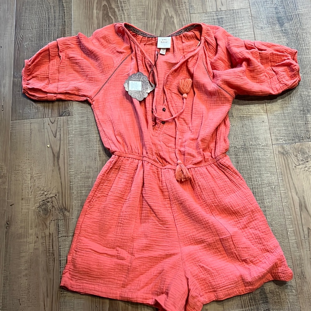 Knox Rose coral gauze romper-NWT! Small, short romper